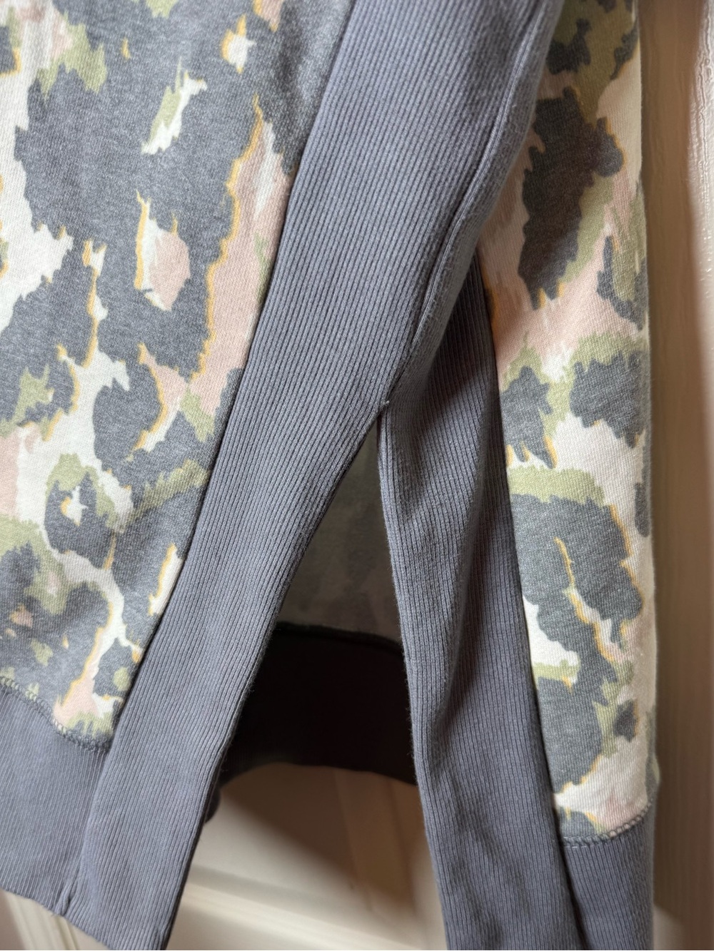 BKE‎ Leopard Print Sweatshirt Pullover - Picture 6 of 6